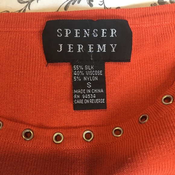Cropped Burnt Orange Top - Picture 3 of 3